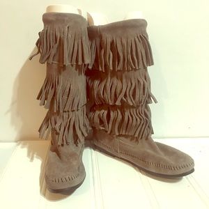 Minnetonka suede grey boots